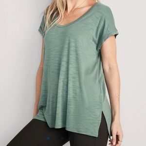 Old Navy Luxe Voop Neck Tee in Magenta